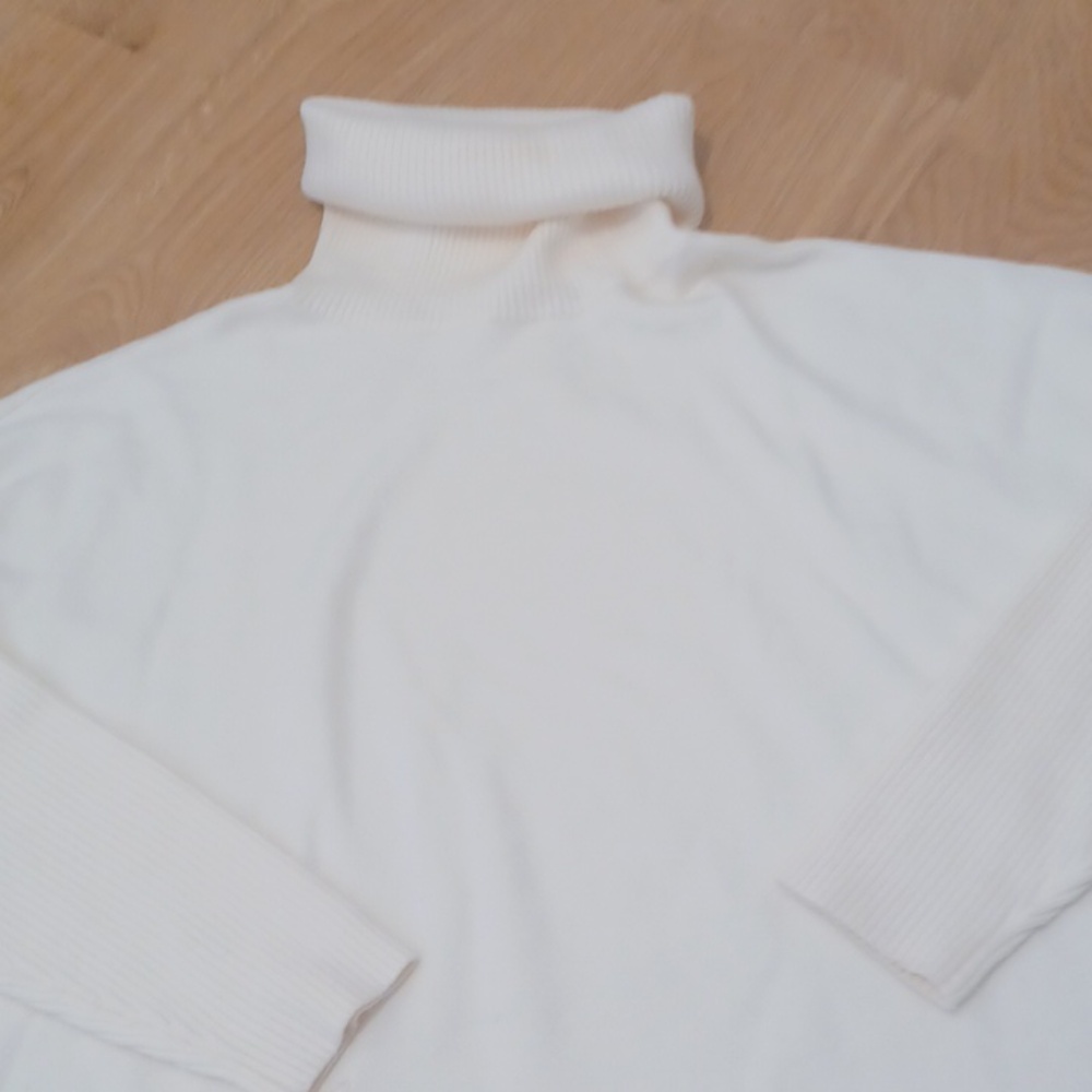 Marla Wynne Soft Cream Turtleneck Sweater TUNIC EUC Size M